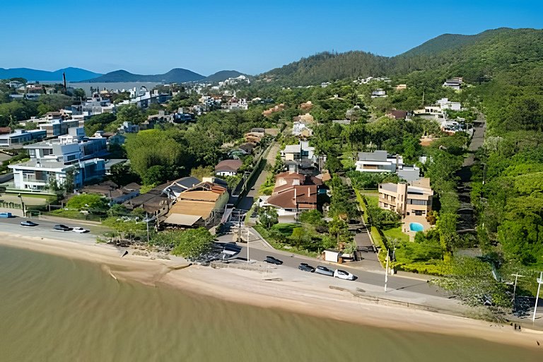 Casa Grande em condomínio fechado