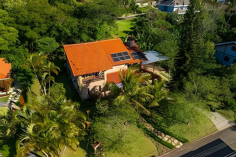 Casa Grande em condomínio fechado