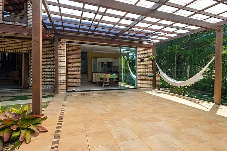 Casa Grande em condomínio fechado