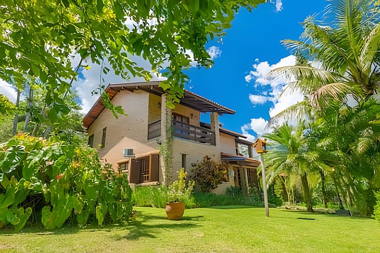 Casa Grande em condomínio fechado