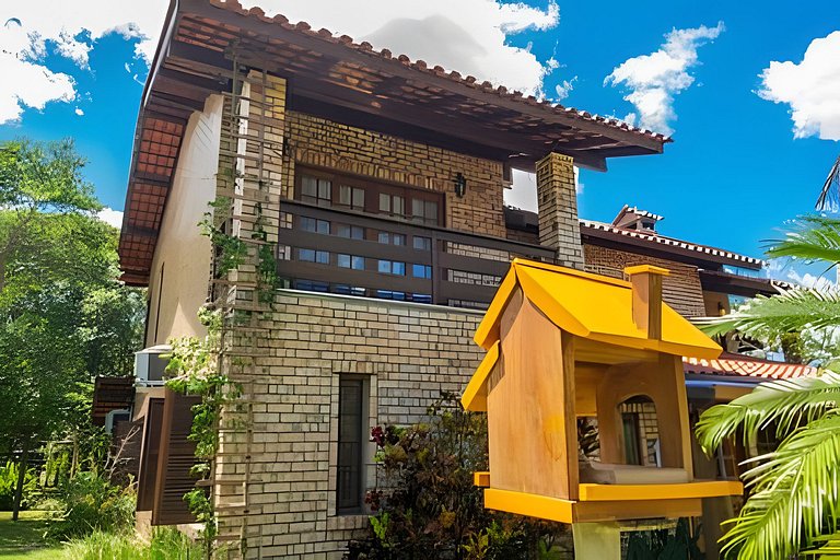 Casa Grande em condomínio fechado