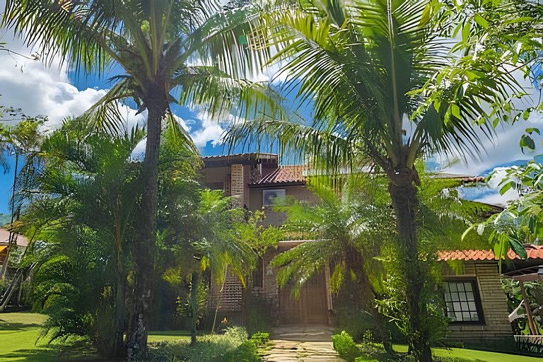Casa Grande em condomínio fechado